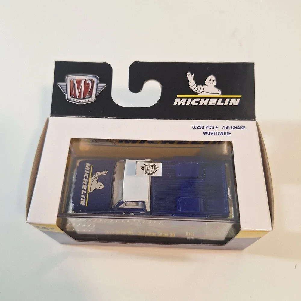 M2 Machines‎ 1/64 blue Michelin 1973 Chevrolet Cheyenne Super 30 dually